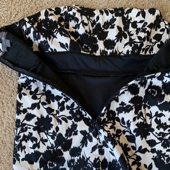 ❌SOLD❌ Black and White Floral Dress - Picture 3 of 7